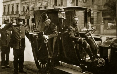 Porfirio Diaz Arriving at the Palace Offices